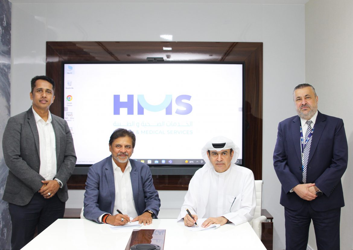 (L-R) Dr. Sharad Kumar (Hie Capital), Mr. Himanshu Gandhi (Unique Group), H.E. Mr. Sami Al Qamzi and Mr. Ala’eddin Atari (HMS DxBone Excellence Center) at the contract signing event.